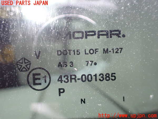 1UPJ-9238661382]クライスラー・グランドボイジャー(RT38)左クォーターガラス 中古(43R-001385 M127)_3