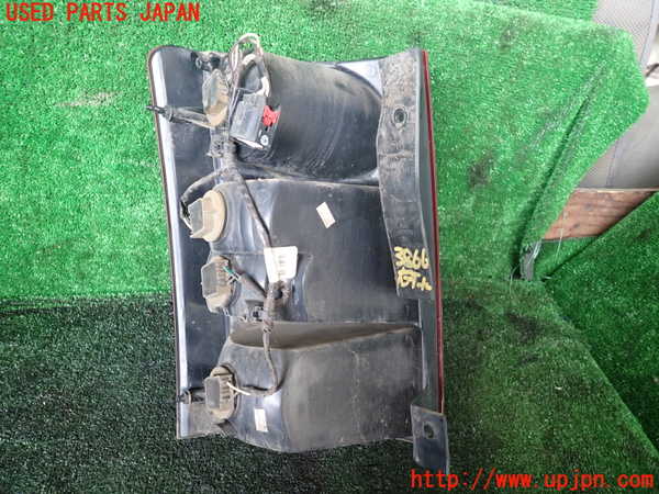 1UPJ-9238661530]クライスラー・グランドボイジャー(RT38)右テールランプ 中古_2