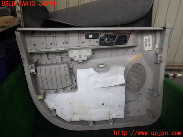 1UPJ-9238661234]クライスラー・グランドボイジャー(RT38)右前ドア内張り 中古_5