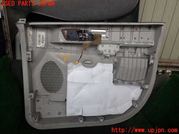 1UPJ-9238661264]クライスラー・グランドボイジャー(RT38)左前ドア内張り 中古_4