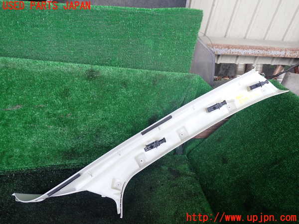 1UPJ-9238667660]クライスラー・グランドボイジャー(RT38)左フロントピラートリム 中古_2