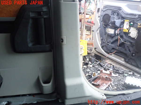 1UPJ-9238667670]クライスラー・グランドボイジャー(RT38)左センターピラートリム 中古_3