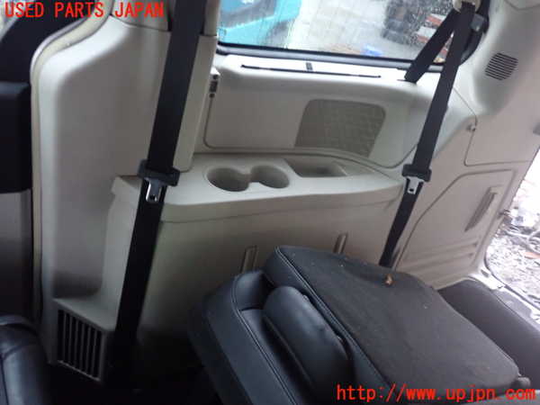 1UPJ-9238667675]クライスラー・グランドボイジャー(RT38)右リアピラートリム 中古_4