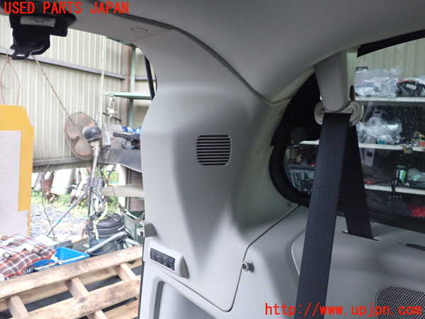 1UPJ-9238667680]クライスラー・グランドボイジャー(RT38)左リアピラートリム 中古_3