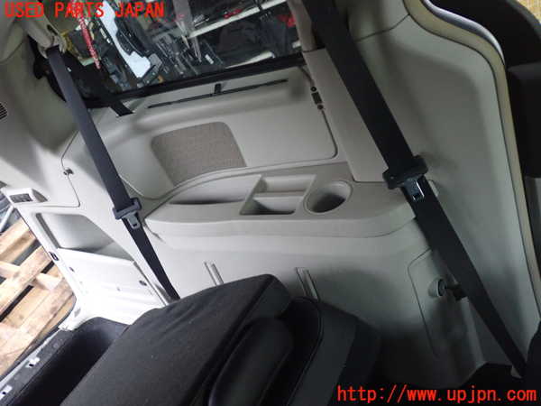 1UPJ-9238667680]クライスラー・グランドボイジャー(RT38)左リアピラートリム 中古_4