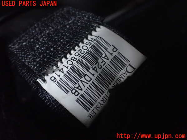 1UPJ-9238667155]クライスラー・グランドボイジャー(RT38)右2列目シートベルト 中古_2