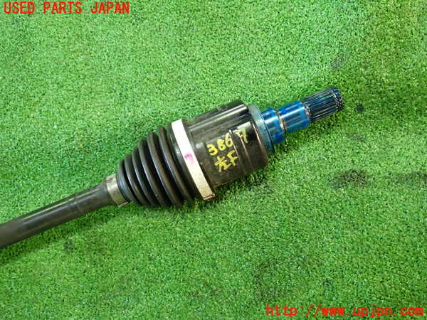 1UPJ-9238674015]ソリオ バンディット(MA37S)左フロントドライブシャフト 中古_2