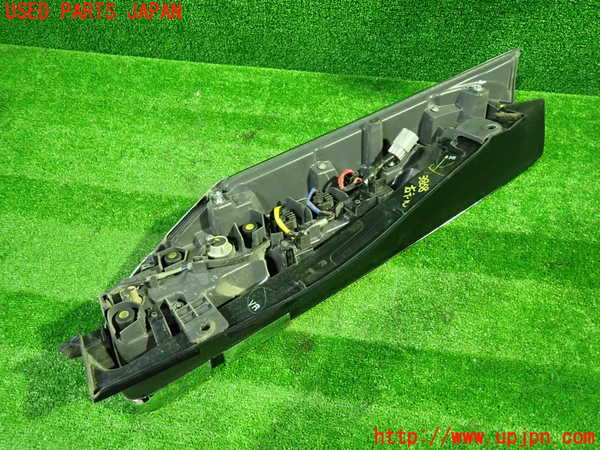 1UPJ-9238681530]ヴォクシー(ノア)(ZRR80W)右テールランプ 中古_2