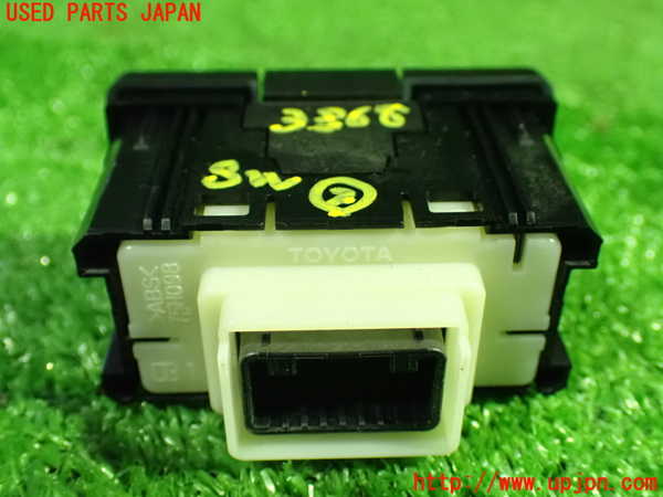 1UPJ-9238686307]ヴォクシー(ノア)(ZRR80W)スイッチ2 (スライドドア) 中古_2