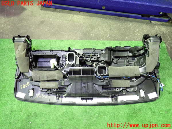1UPJ-9238687505]ヴォクシー(ノア)(ZRR80W)ダッシュボード 中古_4