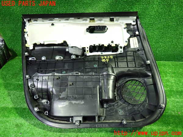 1UPJ-9238681234]ヴォクシー(ノア)(ZRR80W)右前ドア内張り 中古_4