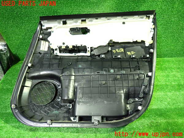 1UPJ-9238681264]ヴォクシー(ノア)(ZRR80W)左前ドア内張り 中古_4
