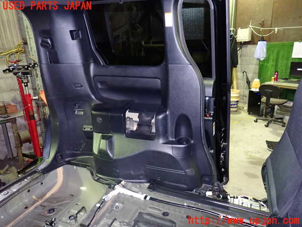 1UPJ-9238687680]ヴォクシー(ノア)(ZRR80W)左リアピラートリム 中古_4
