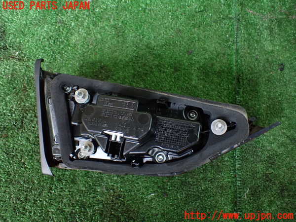 1UPJ-9238691550]アウディ・S3 セダン(8VDJHL)右リアフィニッシャー 中古_2