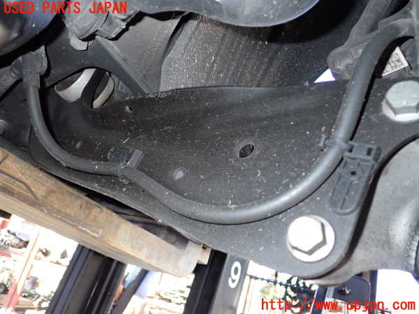 1UPJ-9238694300]アウディ・S3 セダン(8VDJHL)右リアナックルハブ 中古_3