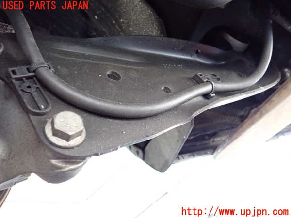 1UPJ-9238694305]アウディ・S3 セダン(8VDJHL)左リアナックルハブ 中古_3