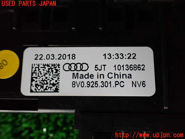 1UPJ-9238696307]アウディ・S3 セダン(8VDJHL)スイッチ2 (ハザード・ソナー他) 中古_4