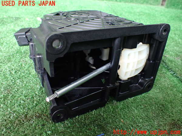 1UPJ-9238697555]アウディ・S3 セダン(8VDJHL)ATシフトレバー 中古_3