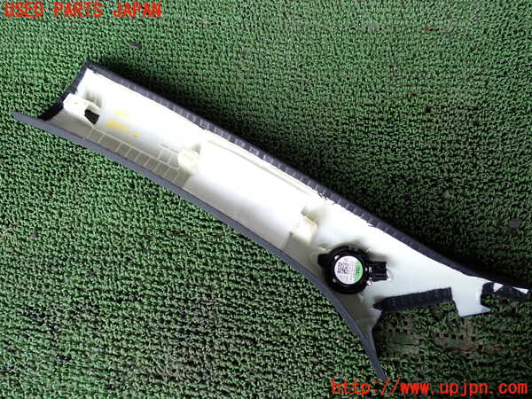 1UPJ-9238697655]アウディ・S3 セダン(8VDJHL)右フロントピラートリム 中古_2