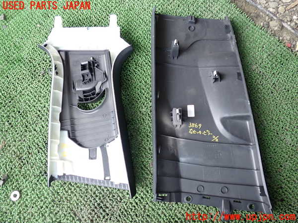 1UPJ-9238697665]アウディ・S3 セダン(8VDJHL)右センターピラートリム 中古_2