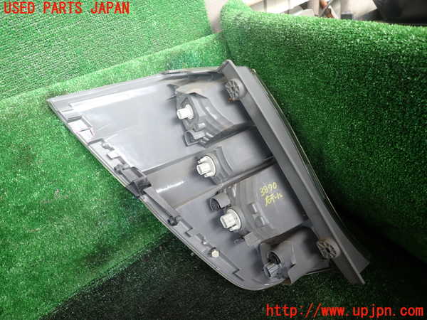 1UPJ-9238701530]ステップワゴン(RK1)右テールランプ 中古_2