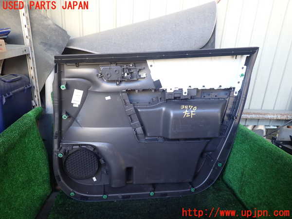 1UPJ-9238701264]ステップワゴン(RK1)左前ドア内張り 中古_4