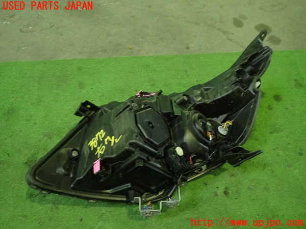 1UPJ-9238721130]ヴォクシー(ノア)(ZRR80G)右ヘッドライト ハロゲン ジャンク_3