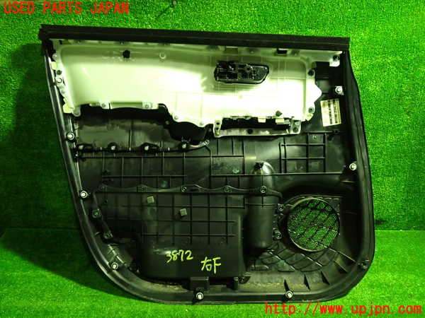 1UPJ-9238721234]ヴォクシー(ノア)(ZRR80G)右前ドア内張り 中古_3