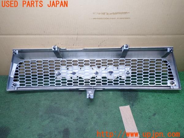 3UPJ=9238740047]ハイラックスサーフ SSR-X(RZN185W)後期 社外 G1TY176D フロントグリル ラジエーターグリル メッキ 中古_4
