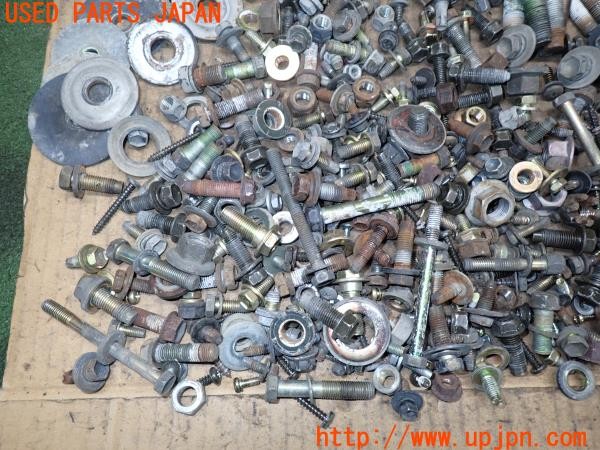 3UPJ=9238740720]ハイラックスサーフ SSR-X(RZN185W)後期 ネジ・ナット・ステー類 セット ジャンク_4