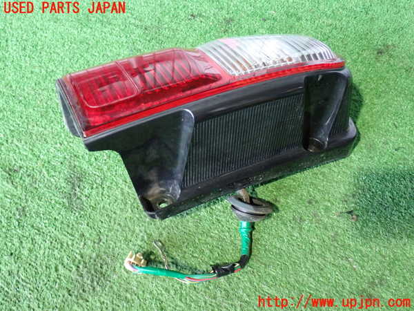 2UPJ-9238741536]ハイラックスサーフ(RZN185W)左テールランプ 中古_3