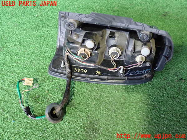 2UPJ-9238741536]ハイラックスサーフ(RZN185W)左テールランプ 中古_4