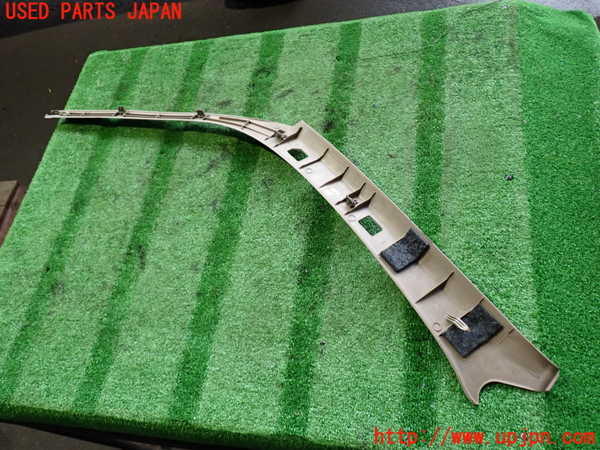 2UPJ-9238747655]ハイラックスサーフ(RZN185W)右フロントピラートリム 中古_4