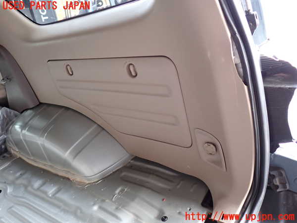 2UPJ-9238747675]ハイラックスサーフ(RZN185W)右リアピラートリム (ジャンク品) 中古_4