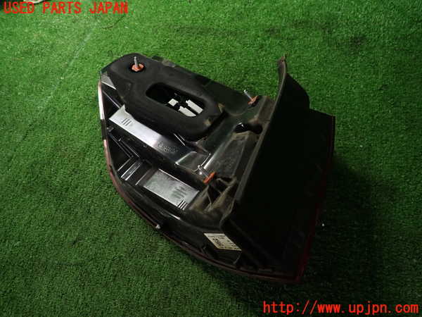 2UPJ-9238761530]ベンツ E220 d(BlueTEC) ステーションワゴン S212(212201C)右テールランプ 中古_2