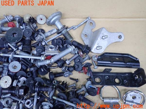 3UPJ=9238770720]BMW ミニ(MINI)クーパー(XR15MW F56)ネジ・ナット・ステー類 セット ジャンク_3