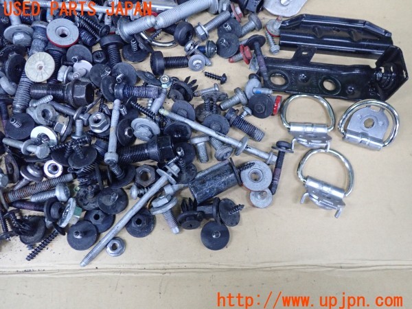 3UPJ=9238770720]BMW ミニ(MINI)クーパー(XR15MW F56)ネジ・ナット・ステー類 セット ジャンク_4