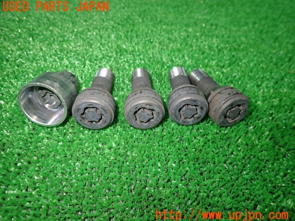 3UPJ=9238770968]BMW ミニ(MINI)クーパー(XR15MW F56)純正 36132453960 ホイールロックボルト 中古_2