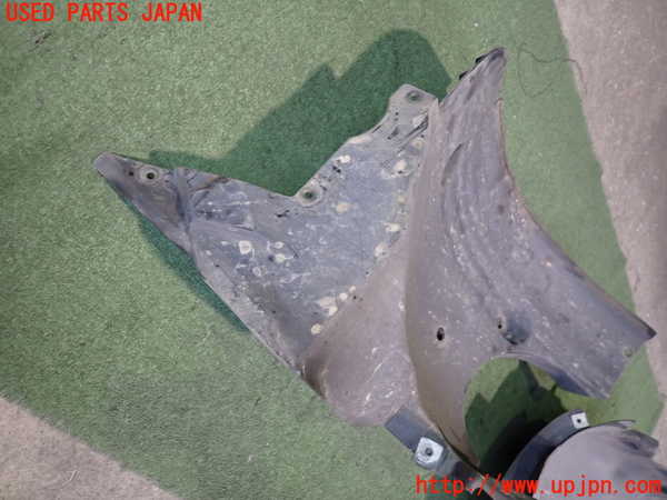 2UPJ-9238781090]ベンツ SLK200 コンプレッサー(171445)右前フェンダーライナー 中古 (R171)_3