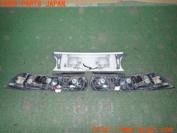 3UPJ=9238790547]MR2 GT-S Tバールーフ(SW20 4型)純正 KOITO 33-08115 テールランプ ガーニッシュ 後期型 中古_3