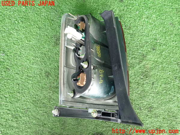 2UPJ-9238801530]クラウン エステート(JZS171W)右テールランプ 中古_2