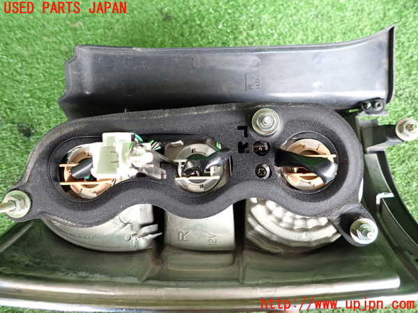 2UPJ-9238801530]クラウン エステート(JZS171W)右テールランプ 中古_3
