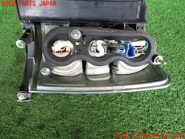 2UPJ-9238801536]クラウン エステート(JZS171W)左テールランプ 中古_3