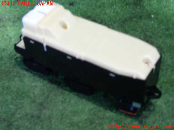 2UPJ-9238806240]クラウン エステート(JZS171W)右前パワーウィンドウスイッチ 中古_2
