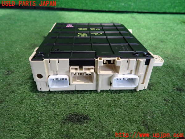 2UPJ-9238806742]クラウン エステート(JZS171W)ヒューズボックス2(室内助手席側) 中古_2