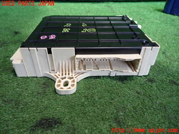 2UPJ-9238806742]クラウン エステート(JZS171W)ヒューズボックス2(室内助手席側) 中古_5