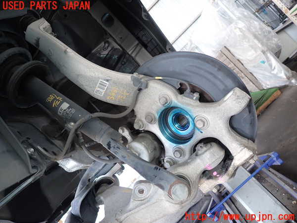 2UPJ-9238814295]クラウン アスリート(GRS211)左フロントナックルハブ 中古_2