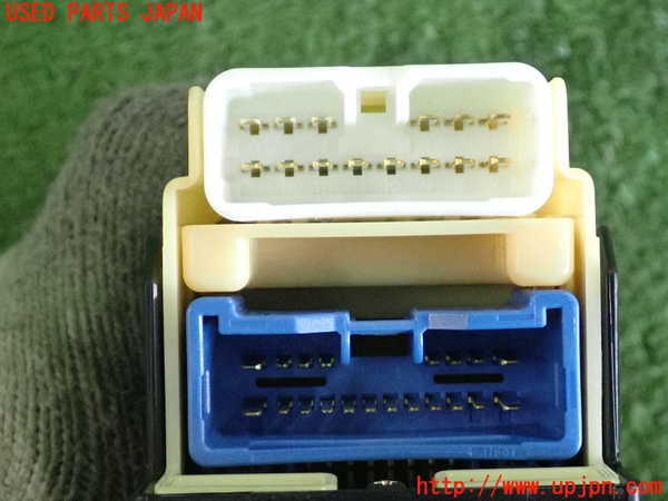 2UPJ-9238826245]クラウン エステート(JZS175W)左前パワーウィンドウスイッチ 中古_4