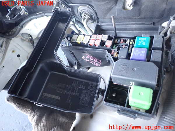 2UPJ-9238826743]クラウン エステート(JZS175W)ヒューズボックス3 中古_2