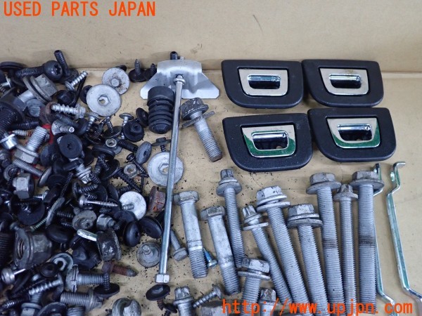 3UPJ=9238830720]BMW 525i ツーリング Mスポーツ(PU25 E61)後期 LCI ネジ・ナット・ステー類 セット ジャンク_3